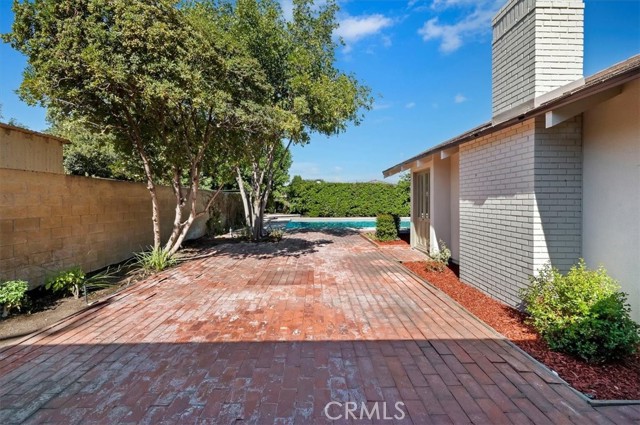 Brick Patio Off 
Master Bedroom