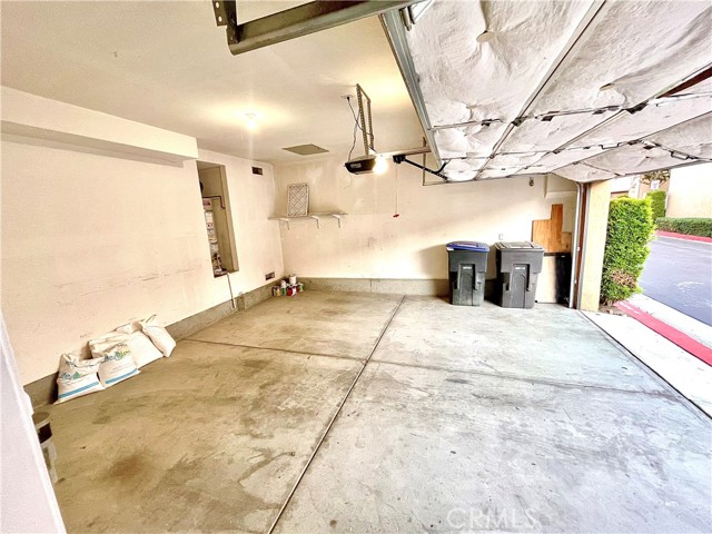 Detail Gallery Image 12 of 17 For 4473 Bigem Ct, Riverside,  CA 92501 - 3 Beds | 2/1 Baths