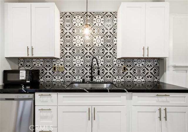 Detail Gallery Image 13 of 36 For 505 N Avenue 65, Los Angeles,  CA 90042 - 4 Beds | 3 Baths