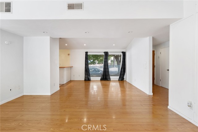 20255 Oxnard Street photo 5