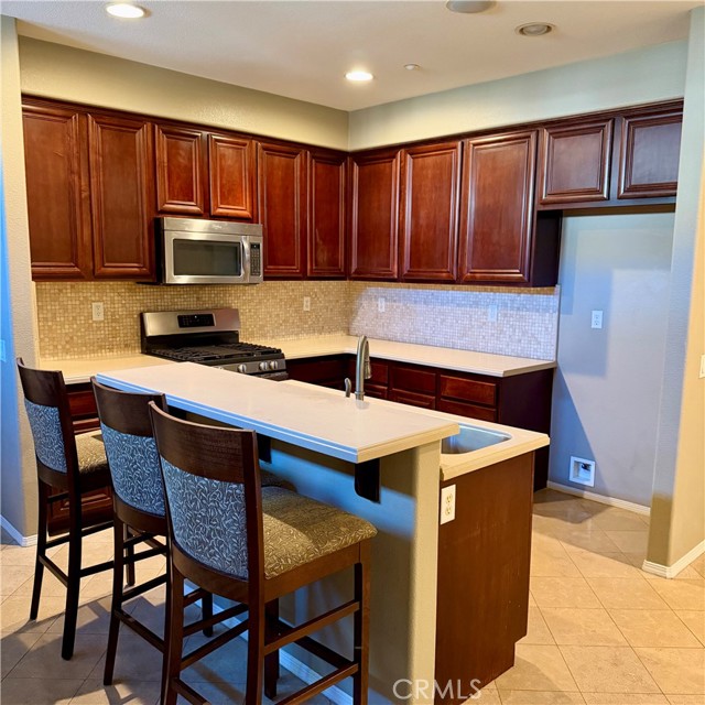 Detail Gallery Image 4 of 37 For 4996 Arborwood Ln, Riverside,  CA 92504 - 4 Beds | 2/1 Baths