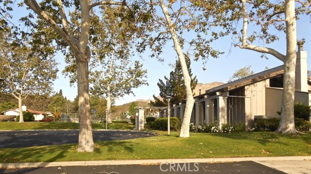 Detail Gallery Image 9 of 9 For 660 Martinique, Newbury Park,  CA 91320 - 4 Beds | 3 Baths