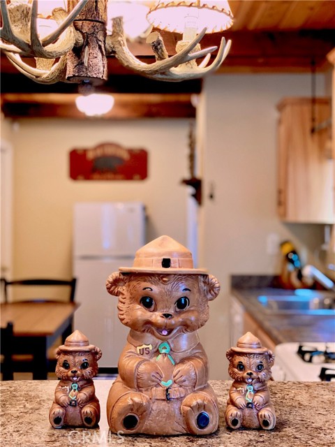Detail Gallery Image 6 of 11 For 821 W Rainbow Bld, Big Bear City,  CA 92314 - 2 Beds | 1 Baths