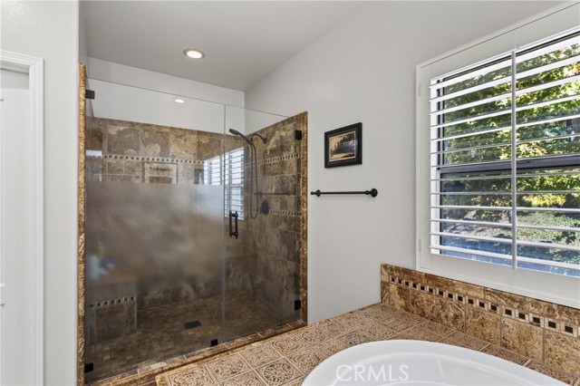 24255 Hillhurst photo 31