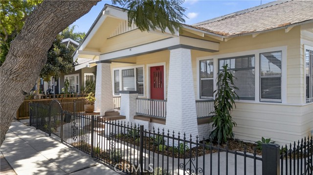 521 Olive Avenue, Long Beach CA: https://media.crmls.org/medias/48952fae-5fca-408b-8e1d-ab27138a5814.jpg
