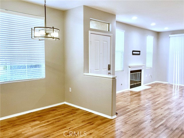 Detail Gallery Image 4 of 11 For 904 Reggio Aisle, Irvine,  CA 92606 - 2 Beds | 2 Baths