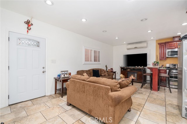 Detail Gallery Image 14 of 41 For 10240 Atlantic Ave, South Gate,  CA 90280 - – Beds | – Baths