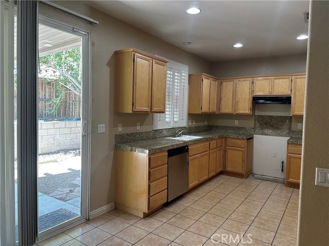 Detail Gallery Image 6 of 22 For 12605 Madrona St, Victorville,  CA 92394 - 3 Beds | 2 Baths