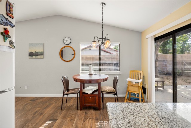 37112 Calle Amigo, Palmdale CA: https://media.crmls.org/medias/489767e2-81b7-4c95-9a95-0044c7ca39cf.jpg