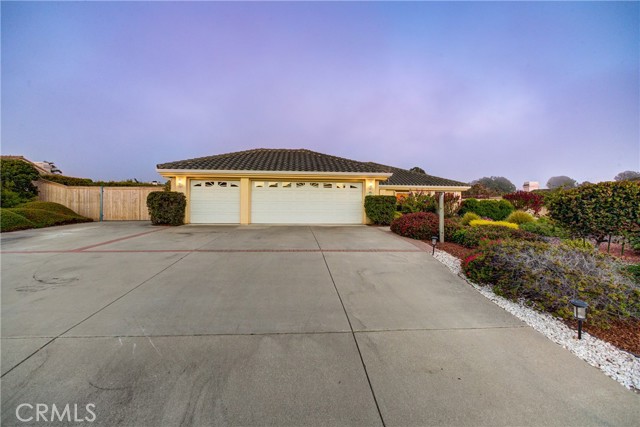 585 Red Tail Meadow Lane, Arroyo Grande CA: https://media.crmls.org/medias/4897bcb4-892d-48ef-8789-cc570cf79db1.jpg