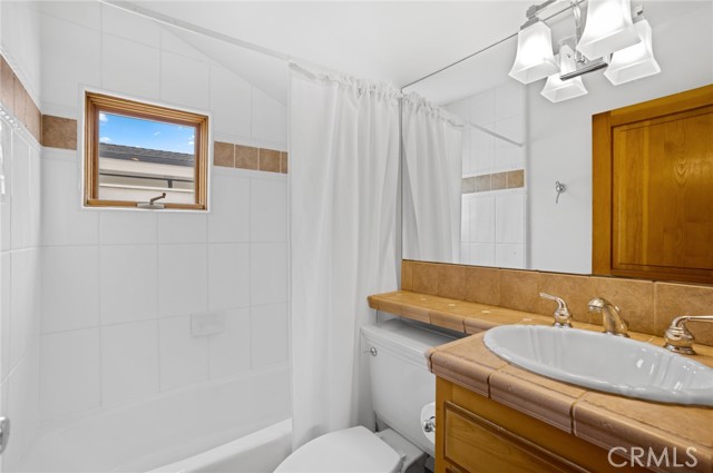 Detail Gallery Image 12 of 15 For 502 1/2 Goldenrod Ave, Corona Del Mar,  CA 92625 - 2 Beds | 2/1 Baths