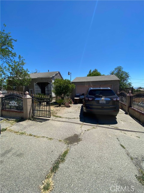 9949 Hemlock Ave, Fontana, CA 92335