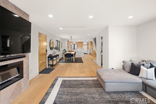 Detail Gallery Image 5 of 64 For 307 18th St, Huntington Beach,  CA 92648 - 3 Beds | 3/1 Baths