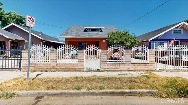 5854 Woodlawn Avenue, Los Angeles CA: https://media.crmls.org/medias/4899222f-a0a5-402f-a617-154ed34bea55.jpg