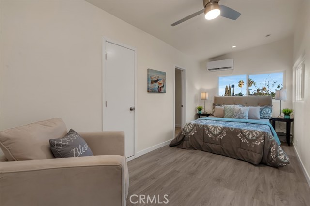 1048 Dexter Street, Los Angeles CA: https://media.crmls.org/medias/48997e51-d651-4348-be7d-c5f42717b42a.jpg