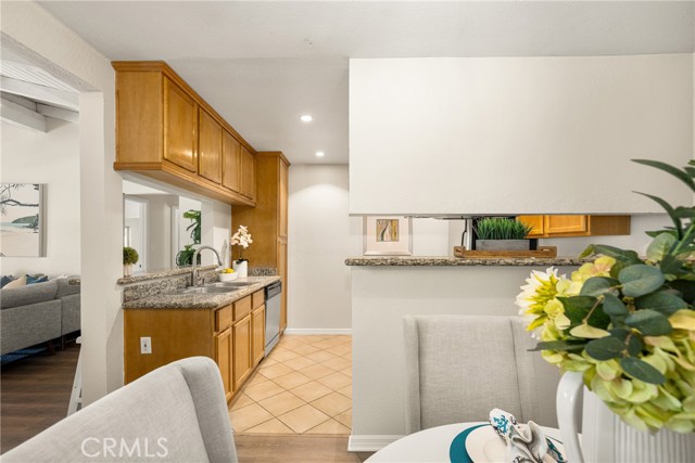 Detail Gallery Image 15 of 38 For 1345 Cabrillo Park Dr #L06,  Santa Ana,  CA 92701 - 2 Beds | 2 Baths
