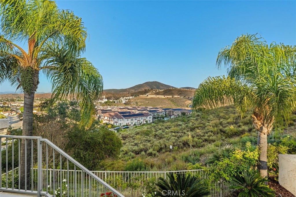 https://media.crmls.org/medias/489b616d-2b05-4a72-8000-27ed5925d34b.jpg?preset=X-Large