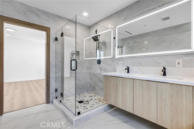 5222 Cedros Avenue, Sherman Oaks CA: https://media.crmls.org/medias/489bce9e-a93a-4286-9da0-c392e290036a.jpg