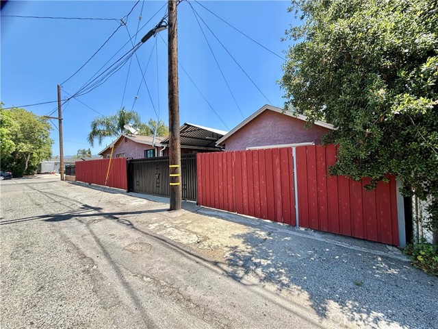 Detail Gallery Image 4 of 23 For 16739 Upland, Fontana,  CA 92335 - 3 Beds | 1/1 Baths