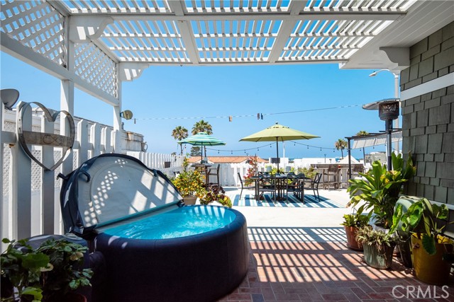 1011 Manhattan Avenue, Hermosa Beach, California 90254, 4 Bedrooms Bedrooms, ,2 BathroomsBathrooms,Residential,Sold,Manhattan,SB21155625