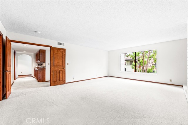 6222 Riviera Circle, Long Beach CA: https://media.crmls.org/medias/489c0196-4807-4e15-bf3b-237ddd7ed915.jpg
