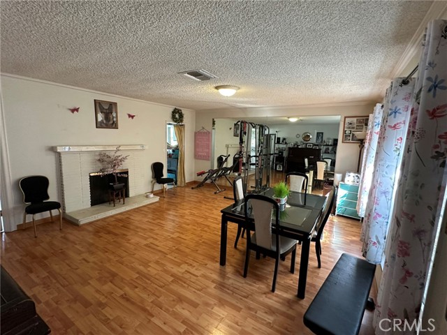 Detail Gallery Image 4 of 24 For 22901 Leonora Dr, Woodland Hills,  CA 91367 - 3 Beds | 1/1 Baths