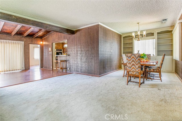1422 W Riverside Drive, Burbank CA: https://media.crmls.org/medias/489cca1b-ef16-45d4-94fe-1b6f44e16d27.jpg