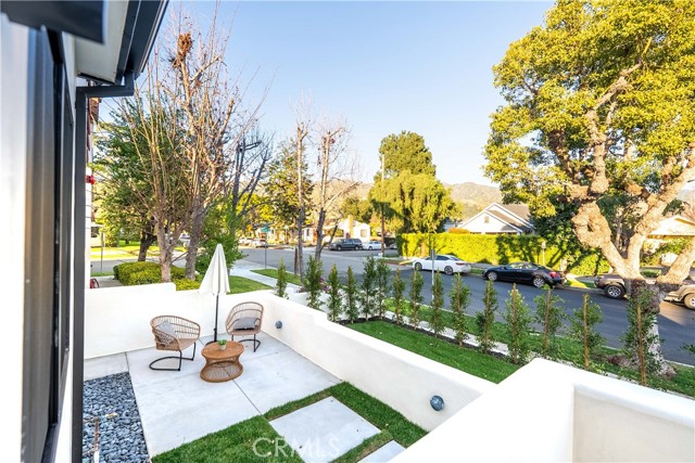 Detail Gallery Image 3 of 35 For 1719 Landis, Burbank,  CA 91504 - 6 Beds | 4 Baths