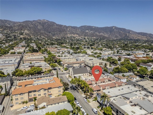 550 E Santa Anita Avenue, Burbank CA: https://media.crmls.org/medias/489d5c92-cd95-40fb-9494-188beb04c537.jpg