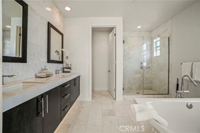 Detail Gallery Image 23 of 40 For 12695 Sandhill Ln #3,  Playa Vista,  CA 90094 - 3 Beds | 2/1 Baths