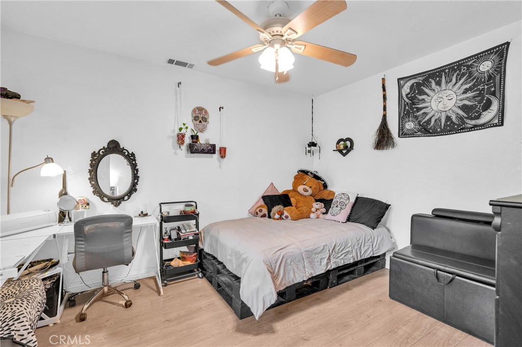 https://media.crmls.org/medias/489e4c40-c3c2-4477-b281-6347ebc2b55a.jpg?preset=X-Large
