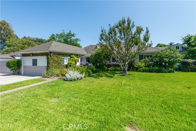 Detail Gallery Image 2 of 69 For 4722 Forman Ln, Toluca Lake,  CA 91602 - 5 Beds | 4 Baths