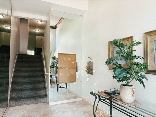 10614 Eastborne Avenue, Los Angeles CA: https://media.crmls.org/medias/489f19cf-7ff3-454e-a267-d1b5088403e1.jpg
