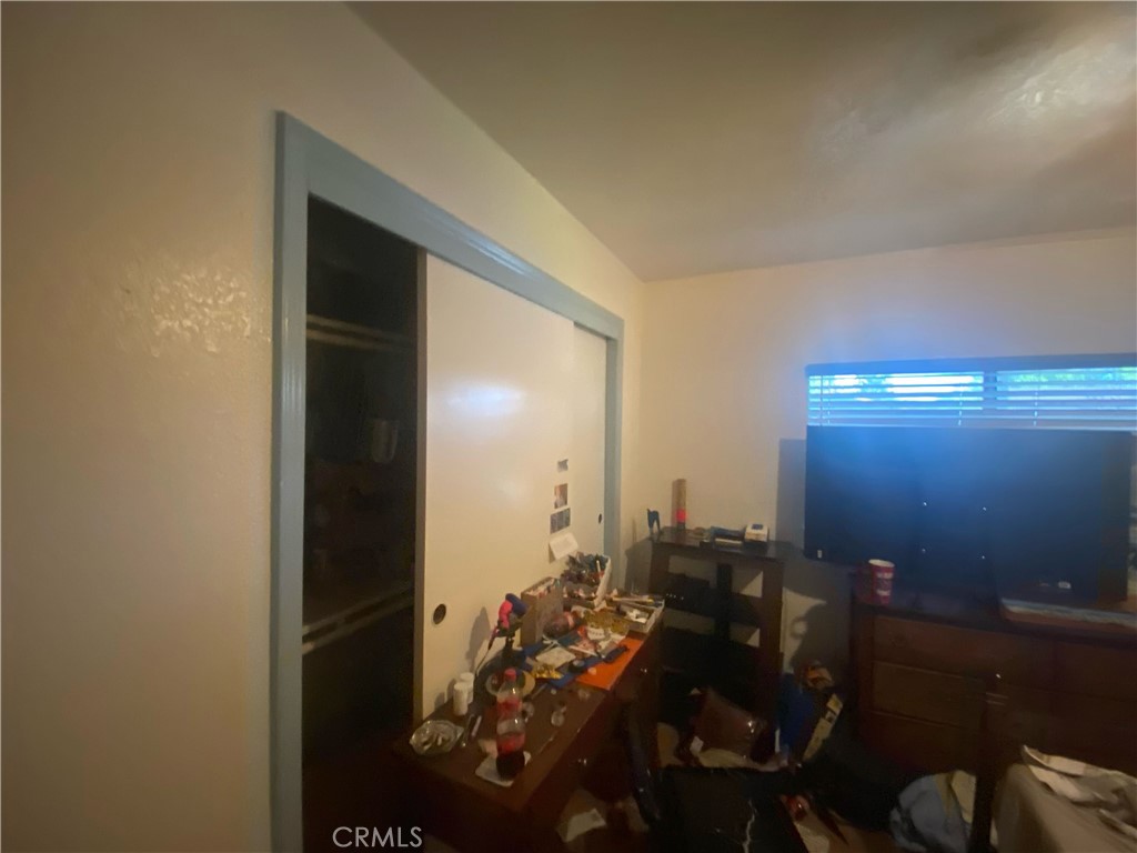https://media.crmls.org/medias/48a05976-ee31-4db4-8510-d21752df0e00.jpg?preset=X-Large