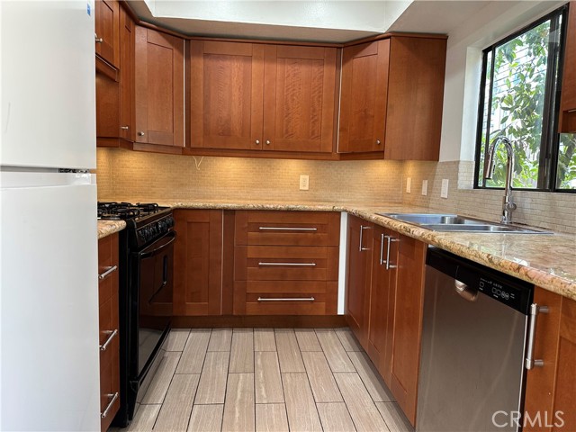 424 North Kenwood Street, 5 photo 4