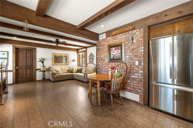 Detail Gallery Image 9 of 24 For 5835 Fairhaven, Woodland Hills,  CA 91367 - 4 Beds | 2 Baths