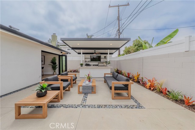 9141 Aloha Drive, Huntington Beach CA: https://media.crmls.org/medias/48a12a0e-fb0e-402e-ad8b-001caa03e054.jpg