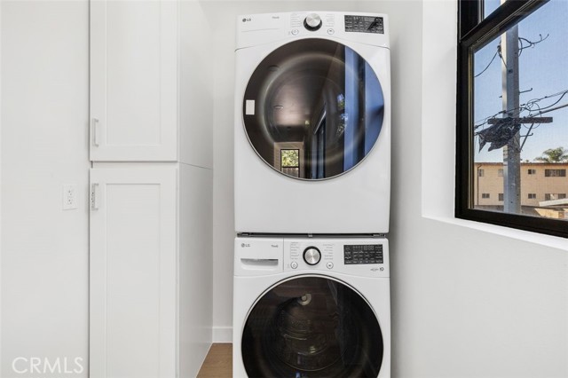 Detail Gallery Image 6 of 11 For 5061 1/2 Cartwright, North Hollywood,  CA 91601 - 3 Beds | 2 Baths