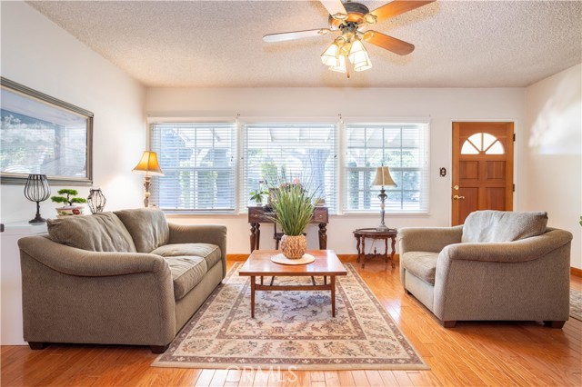 10514 Aldea Avenue, Granada Hills CA: https://media.crmls.org/medias/48a28f30-a42e-4a27-a341-6d51fd719049.jpg