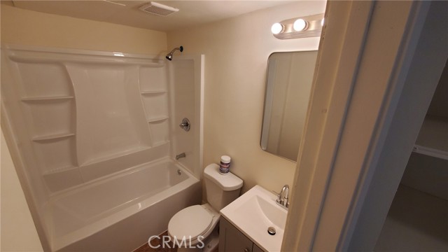 5333 Hyde Street, Los Angeles CA: https://media.crmls.org/medias/48a39937-7abd-465c-9c54-a1846fffa8d7.jpg