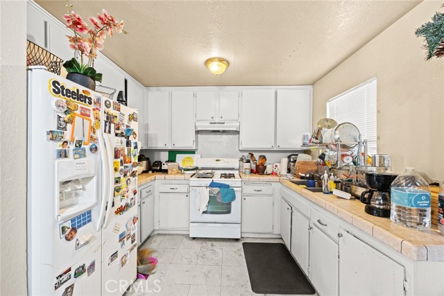 1385 N Marengo Avenue, Pasadena CA: https://media.crmls.org/medias/48a4cfc9-962d-4c58-9df1-4d3e40e27ee0.jpg