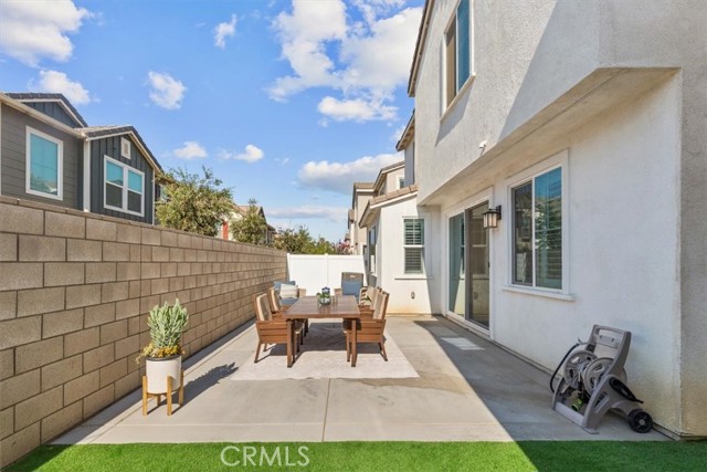 3930 E Crisanta Privado, Ontario CA: https://media.crmls.org/medias/48a50619-cb28-41f0-9911-9df894e326b6.jpg