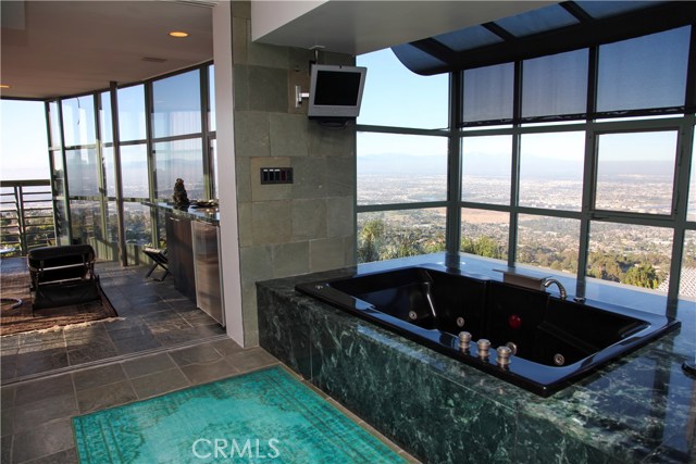 Detail Gallery Image 22 of 53 For 3807 Crest Rd, Rancho Palos Verdes,  CA 90275 - 5 Beds | 6/1 Baths