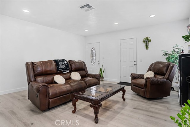 Detail Gallery Image 3 of 16 For 8922 Jennrich Ave, Westminster,  CA 92683 - 7 Beds | 4/1 Baths