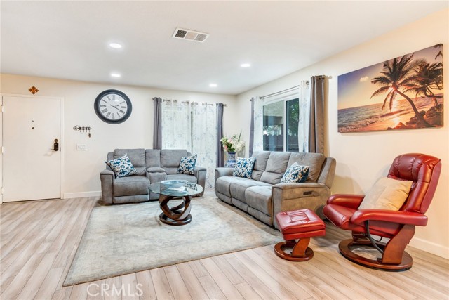 Detail Gallery Image 5 of 19 For 9306 Mesa Verde Dr #D,  Montclair,  CA 91763 - 2 Beds | 1/1 Baths