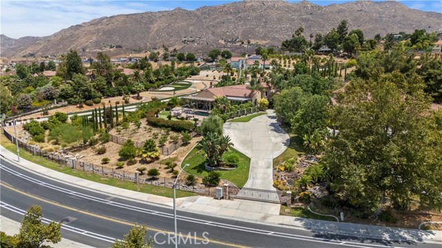 5300 Lochmoor Drive, Riverside, California 92507, 4 Bedrooms Bedrooms, ,3 BathroomsBathrooms,Single Family Residence,For Sale,Lochmoor,IV24161768