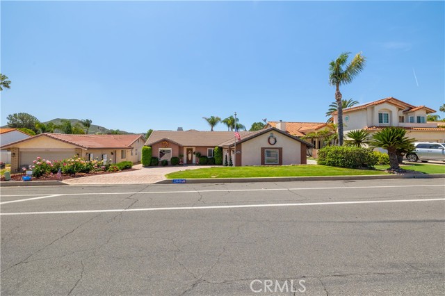 23849 Canyon Lake N Drive, Canyon Lake CA: https://media.crmls.org/medias/48a727eb-4358-47b9-b738-27a533e0fa10.jpg