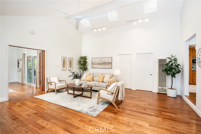Detail Gallery Image 11 of 61 For 118 Adams Ave, Huntington Beach,  CA 92648 - 3 Beds | 2 Baths