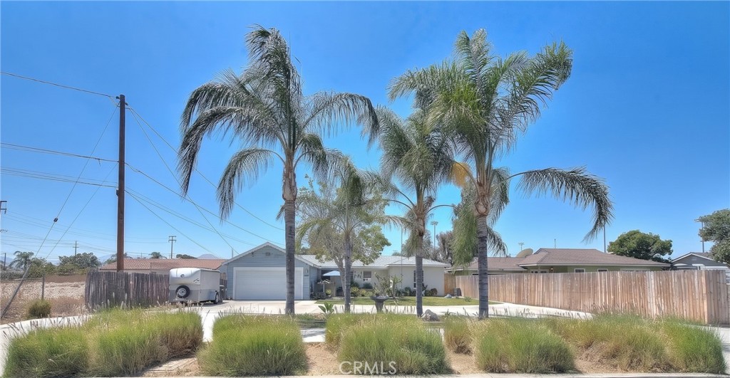 550 W Laurel