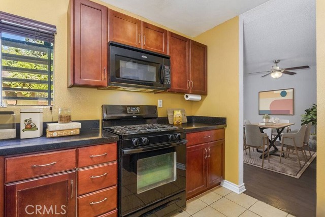 Detail Gallery Image 5 of 15 For 18350 Hatteras #138,  Tarzana,  CA 91356 - 2 Beds | 2 Baths